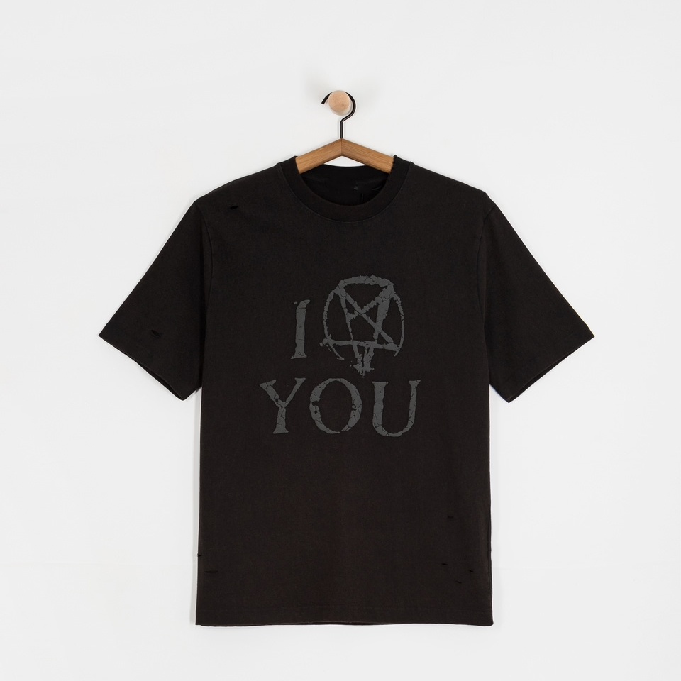 Футболка модного бренда Curse  – обзор и цена Streetwear Brand In Paris